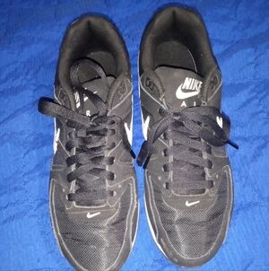 Nike air max sneakers black white size 10